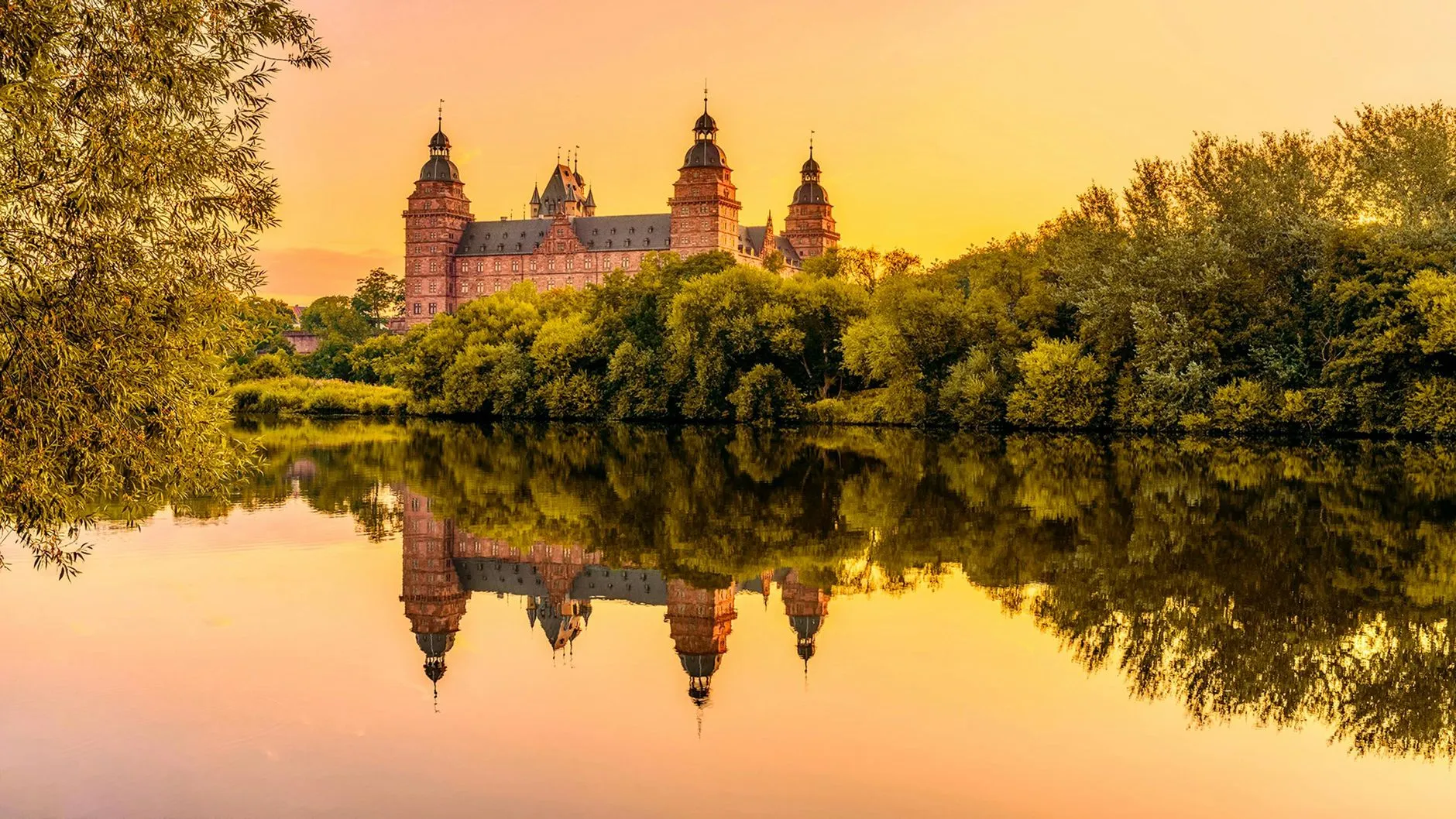 Flughafentransfer zwischen Aschaffenburg und dem Flughafen Frankfurt mit Chauffeur