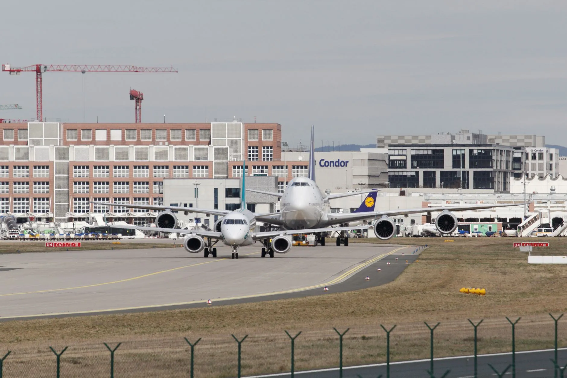 Flughafentransfer zwischen Flughafen Frankfurt-Hahn und dem Flughafen Frankfurt mit Chauffeur