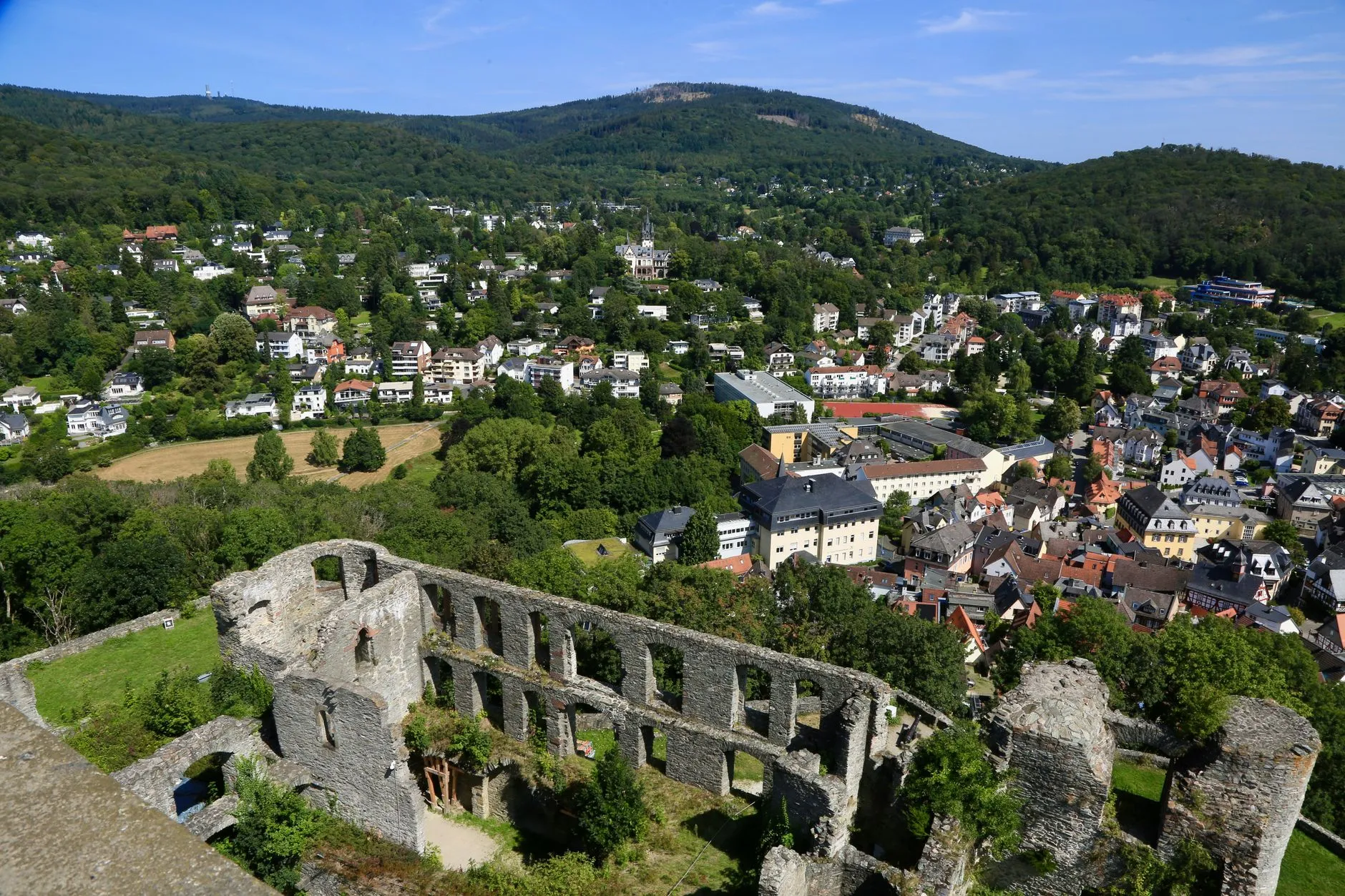 Flughafentransfer zwischen Idstein und dem Flughafen Frankfurt mit Chauffeur