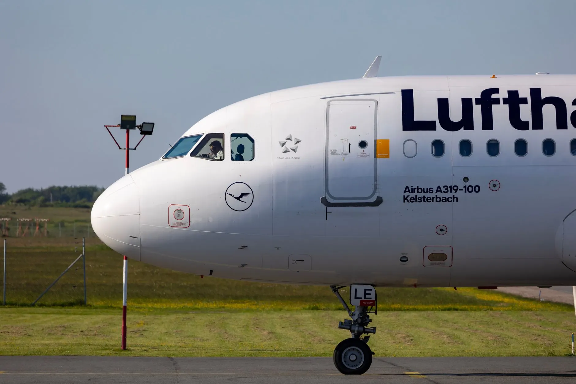 Flughafentransfer zwischen Kelsterbach und dem Flughafen Frankfurt mit Chauffeur