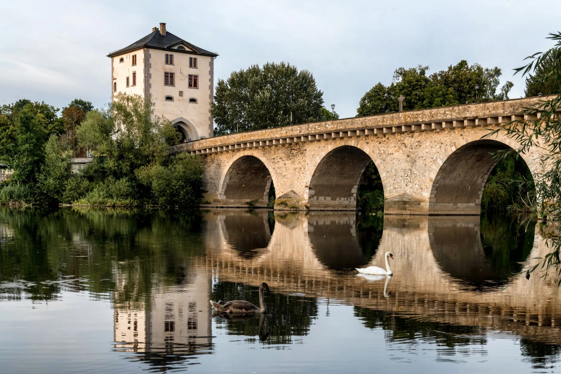 Flughafentransfer zwischen Limburg an der Lahn und dem Flughafen Frankfurt mit Chauffeur