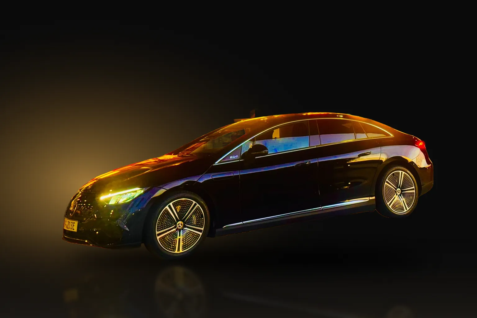 Mercedes-Benz EQE mit Chauffeur in Frankfurt – schwarzer EQE 300, vollelektrische Business-Limousine