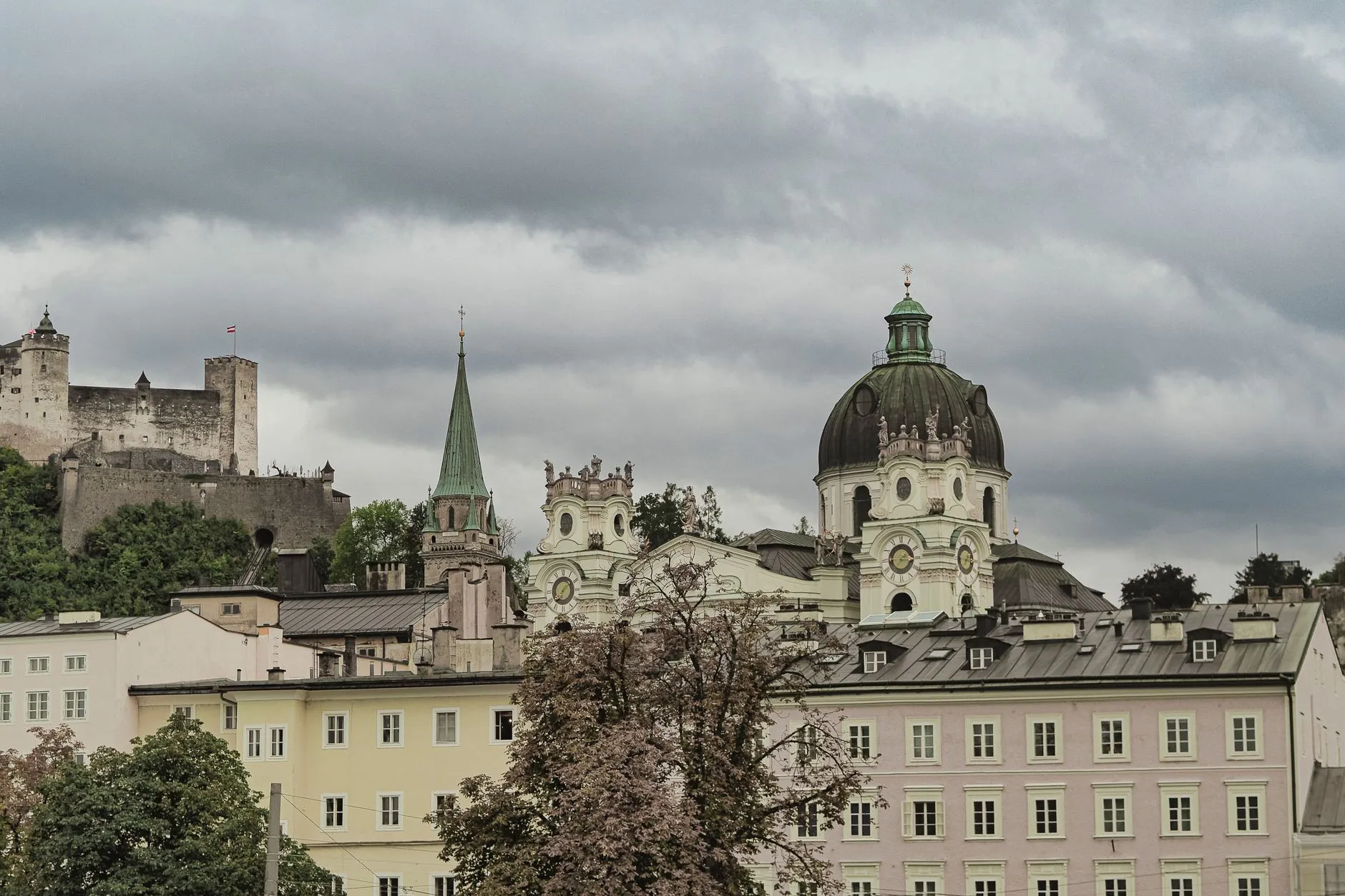 Flughafentransfer zwischen Salzburg und dem Flughafen Frankfurt mit Chauffeur