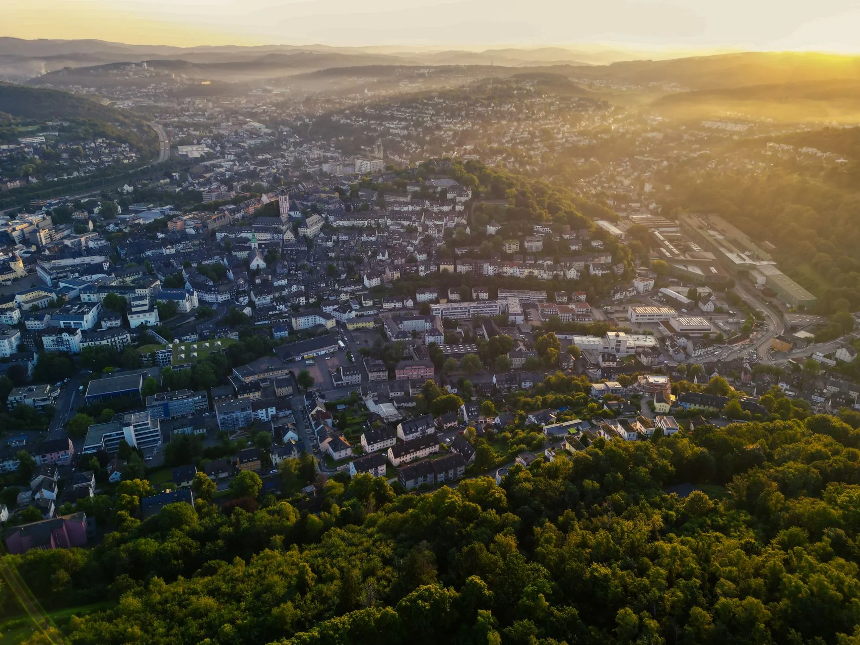 Chauffeurservice zwischen Frankfurt und Siegen mit schwarzer Mercedes-Limousine