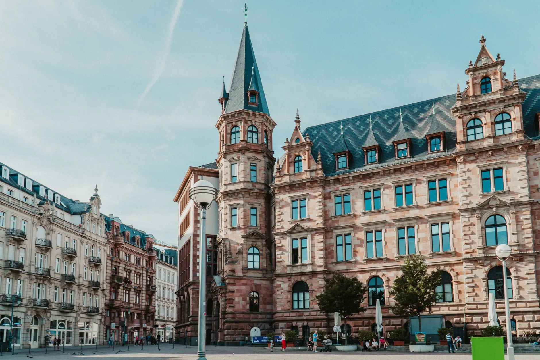 Flughafentransfer zwischen Wiesbaden und dem Flughafen Frankfurt mit Chauffeur